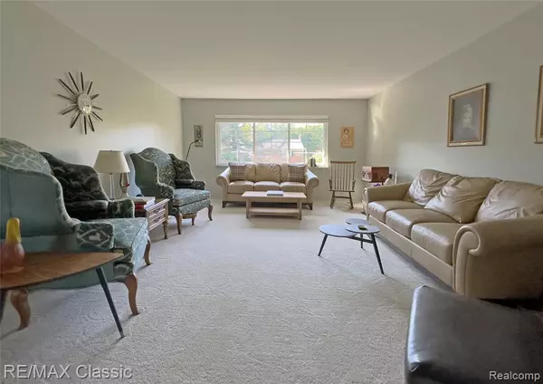 Bloomfield Hills, MI 48304 2381,1753 Huntingwood Lane