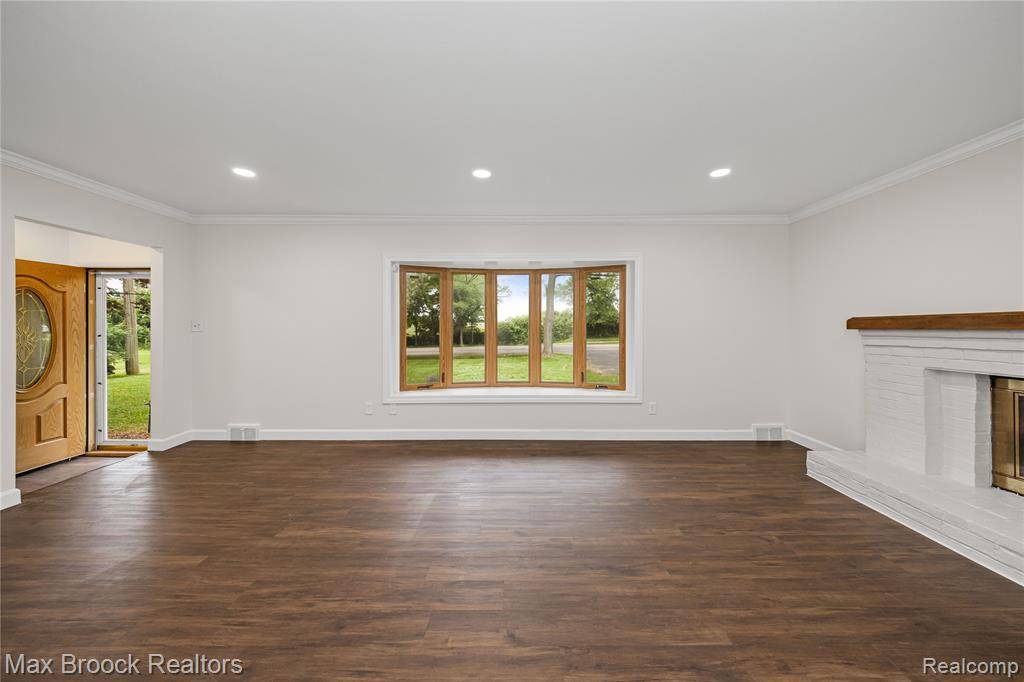 Bloomfield Hills, MI 48301 3203,6695 Lahser Road