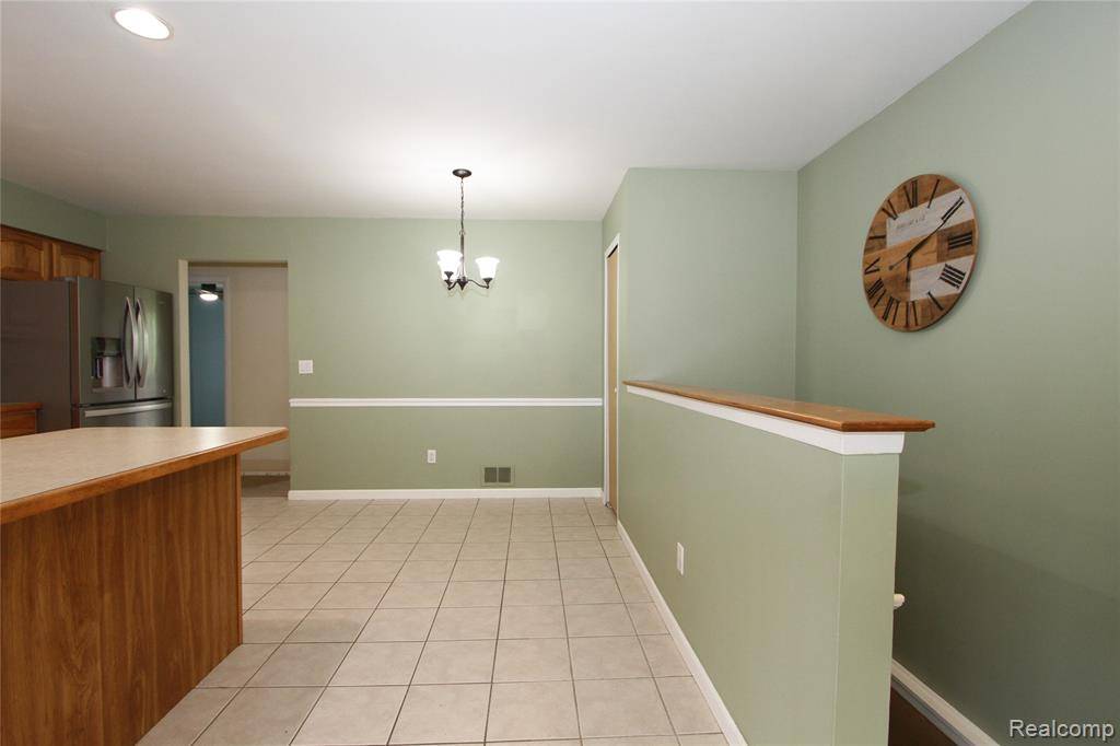 Livonia, MI 48150 4077,29716 Joy Road