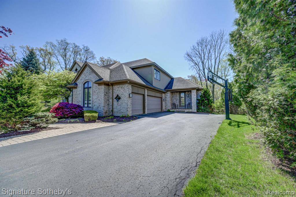 West Bloomfield, MI 48323 3634,3225 Legacy Court