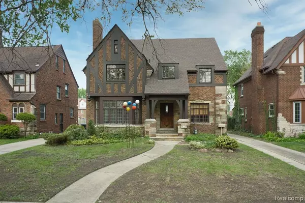 Detroit, MI 48221 2262,18634 OAK Drive