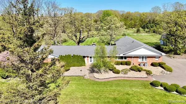 South Lyon, MI 48178 8957,22340 NATASHA Lane
