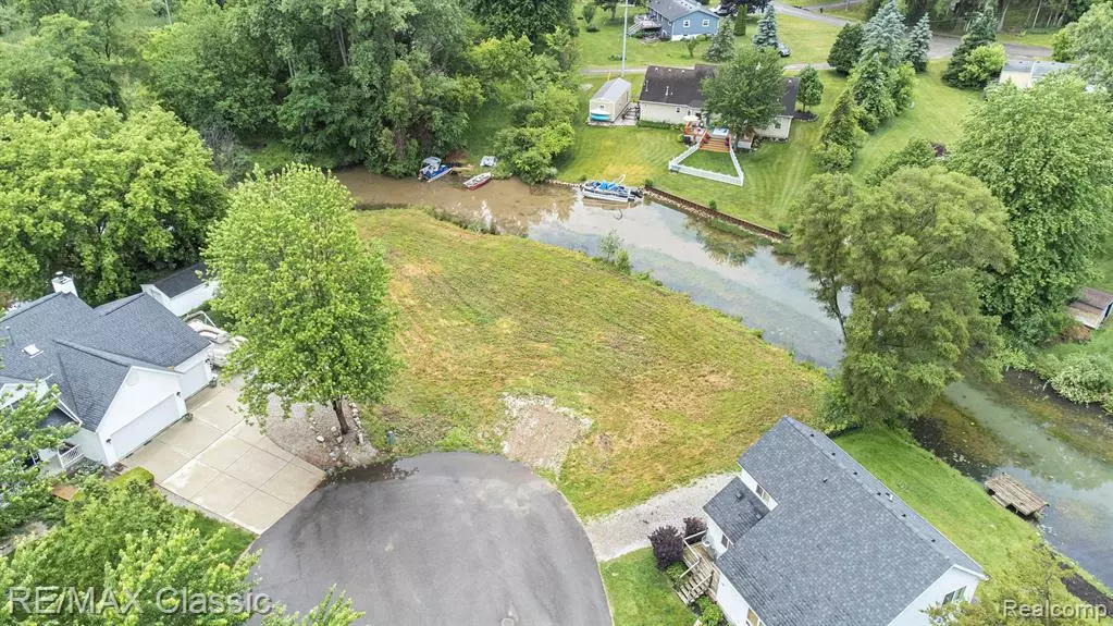 Vac Harvard Street, Howell, MI 48843