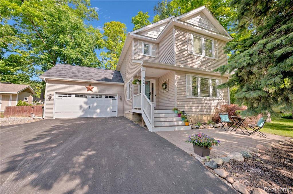 737 Camilla Boulevard, Lake Orion, MI 48362 1705