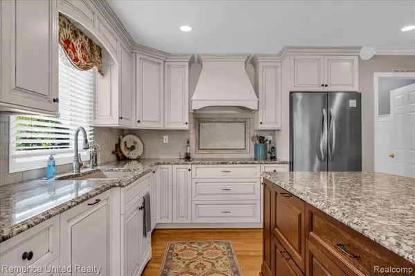 South Lyon, MI 48178 9446,22858 Saint George Circle