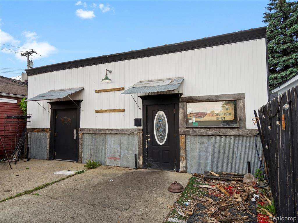 Romeo, MI 48065 4701,221 N Bailey Street