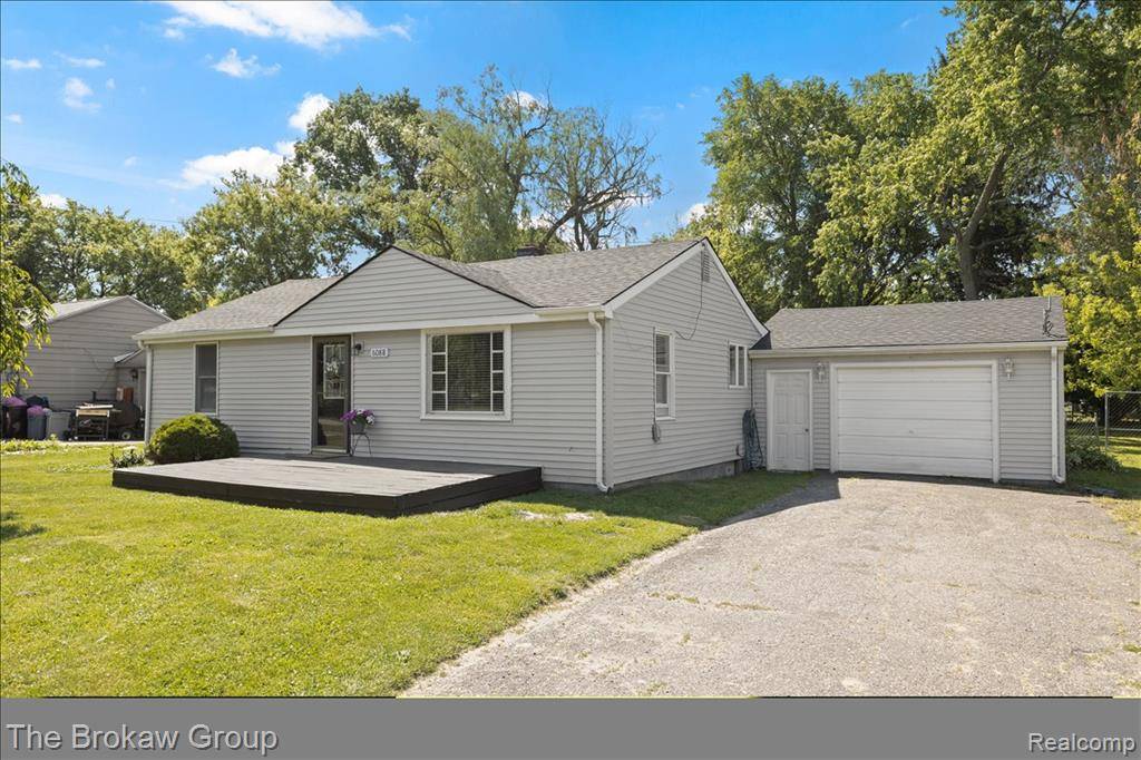 6088 Surrey Lane, Burton, MI 48519 1306