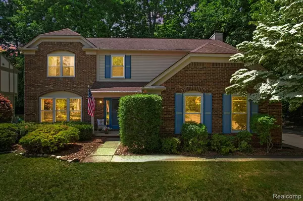 1710 DAWNCREST Drive,  West Bloomfield,  MI 48324 1112