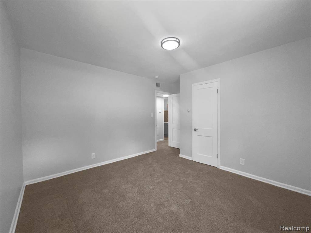 Saint Clair Shores, MI 48081 2409,22459 Daniels Street