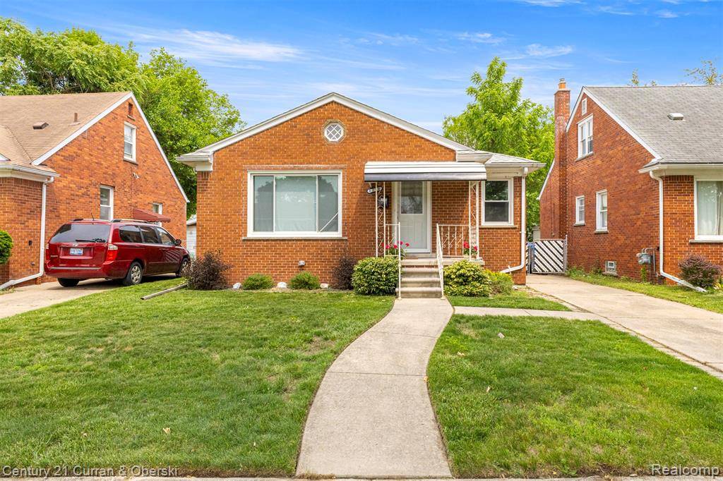Dearborn Heights, MI 48127 1414,8276 Riverview Street