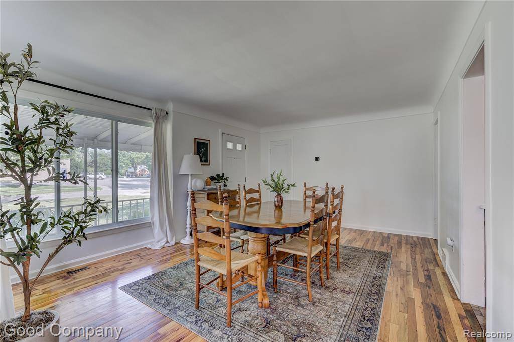 Livonia, MI 48240 2327,27077 Bennett
