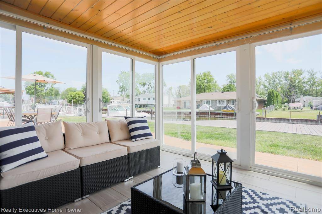 Clinton Township, MI 48045 2746,38146 Mast Street