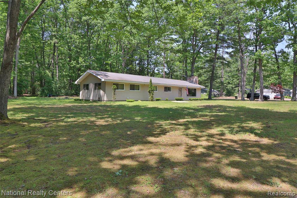 Roscommon, MI 48653 9516,10475 W Higgins Lake Drive