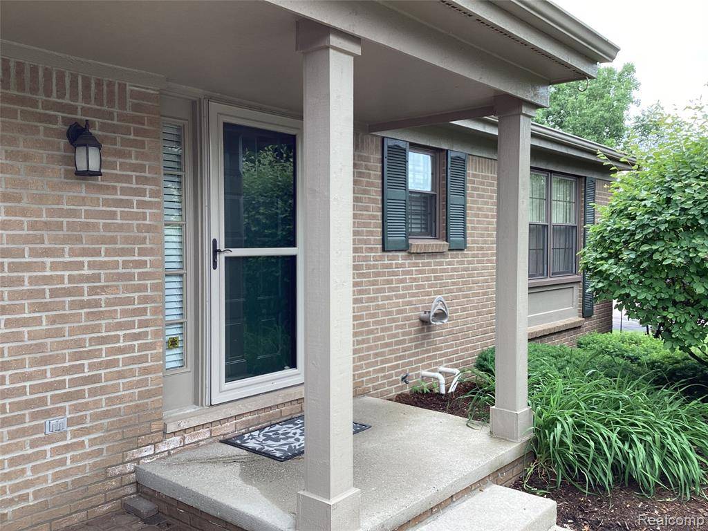 Farmington Hills, MI 48331 4833,38547 Darbyshire