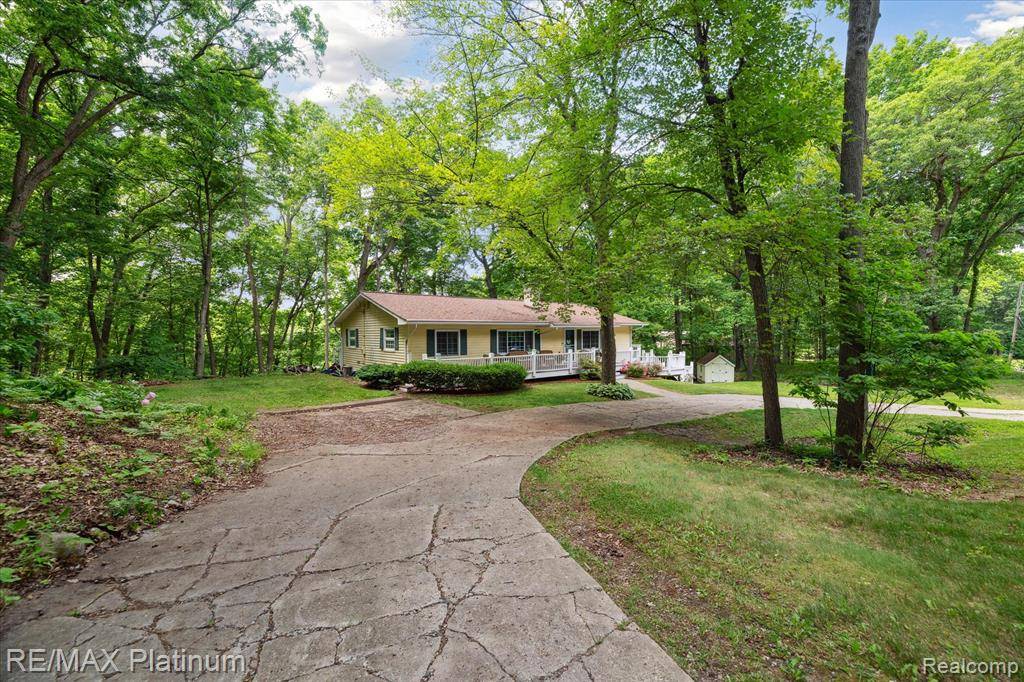 Fenton, MI 48430 8405,10071 Denton Hill Road