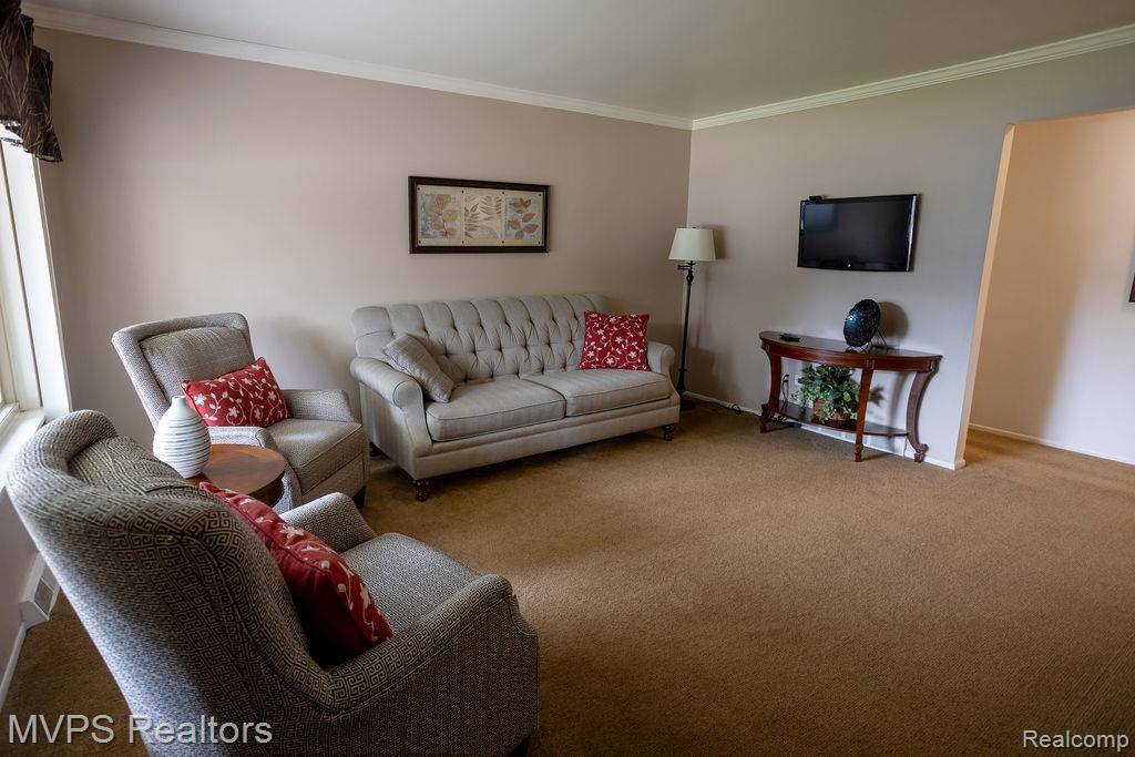 Sterling Heights, MI 48312 3274,36816 Pepper Court
