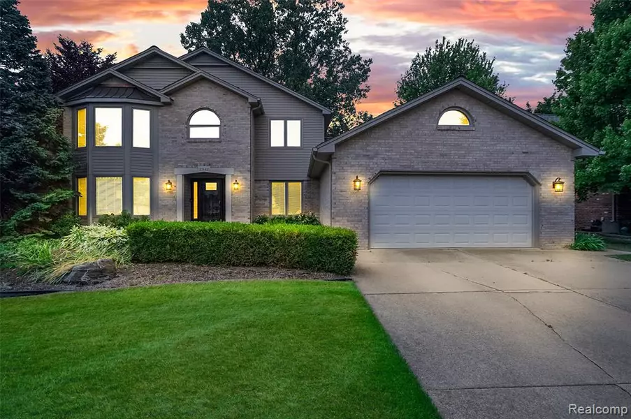 2942 Bywater Drive, Troy, MI 48085 7002