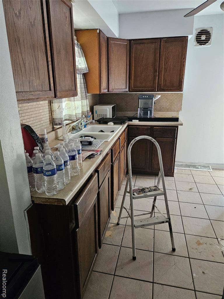 Flint, MI 48505 5804,6010 Marja Street