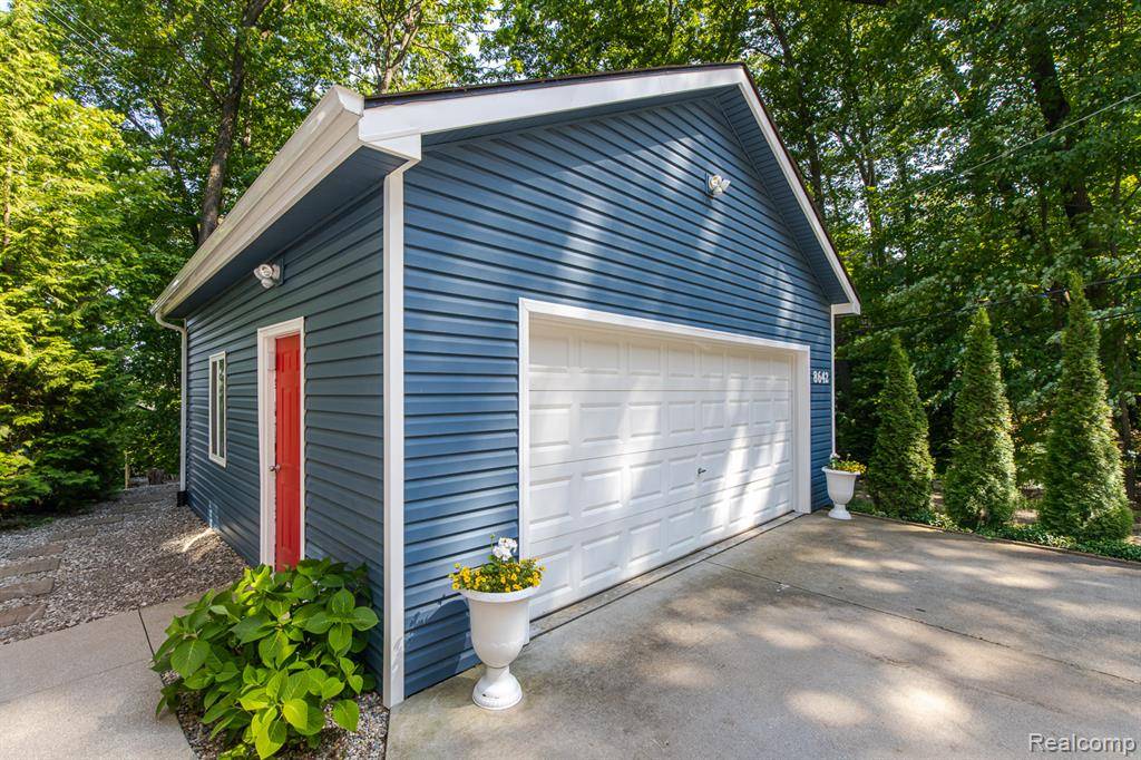 Clarkston, MI 48348 3358,8642 Thendara Boulevard