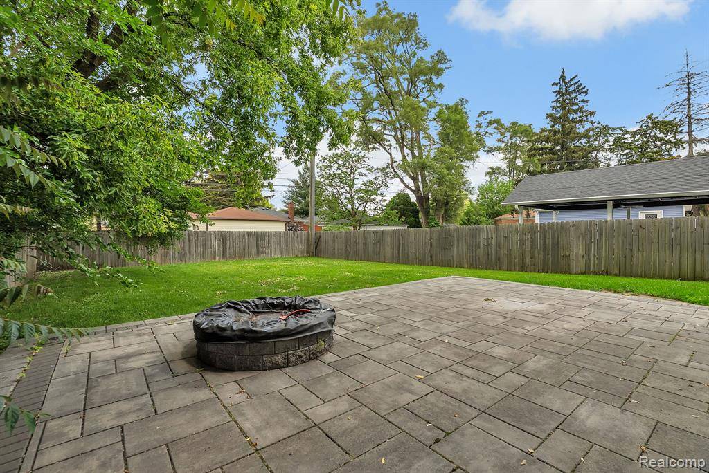 Royal Oak, MI 48073 2685,423 Woodlawn Avenue