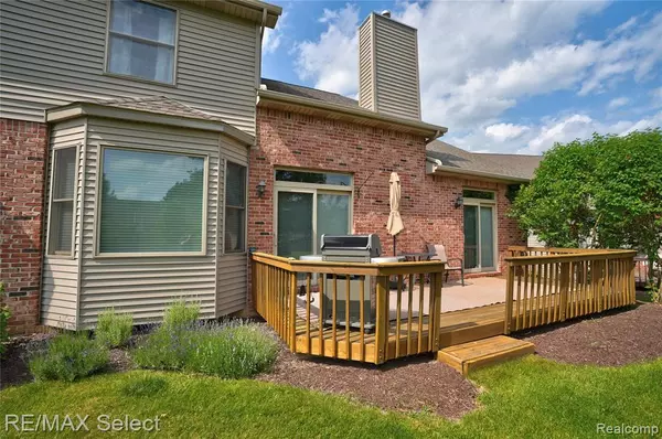 Fenton, MI 48430 8899,13023 Harbor Landings Drive