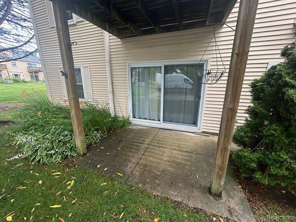 Auburn Hills, MI 48326 3668,924 CHESTNUT HILL Drive