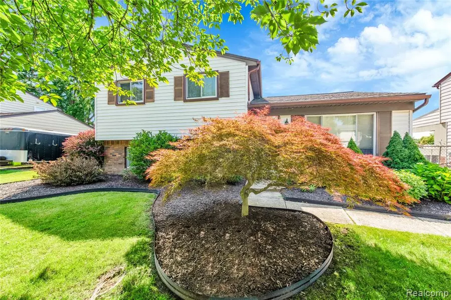 29730 Cambridge Street, Flat Rock, MI 48134 1468