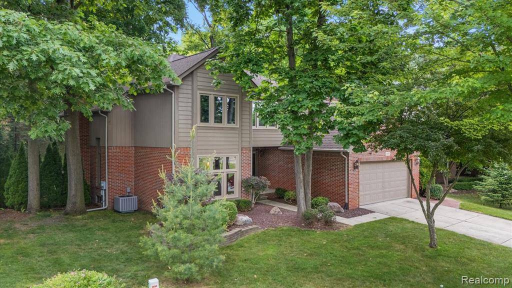 Rochester Hills, MI 48307 4334,2082 Avon Lake Lane