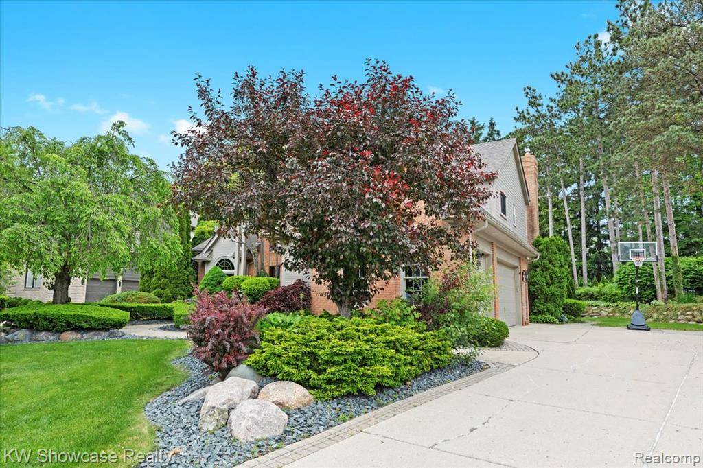 52890 Seven Oaks Drive, Shelby Twp, MI 48316