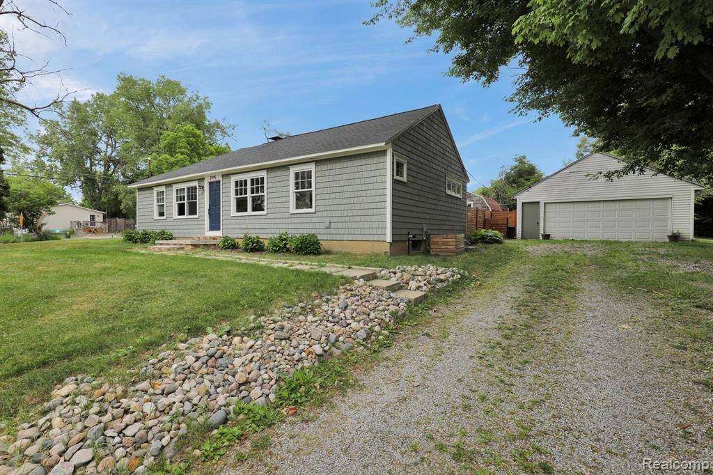 Flint, MI 48532 4957,2245 Lodge Road
