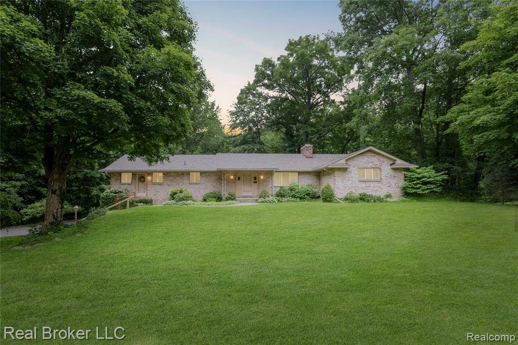 5492 N Sycamore Drive, Burton, MI 48509
