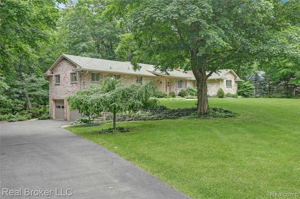 Burton, MI 48509,5492 N Sycamore Drive