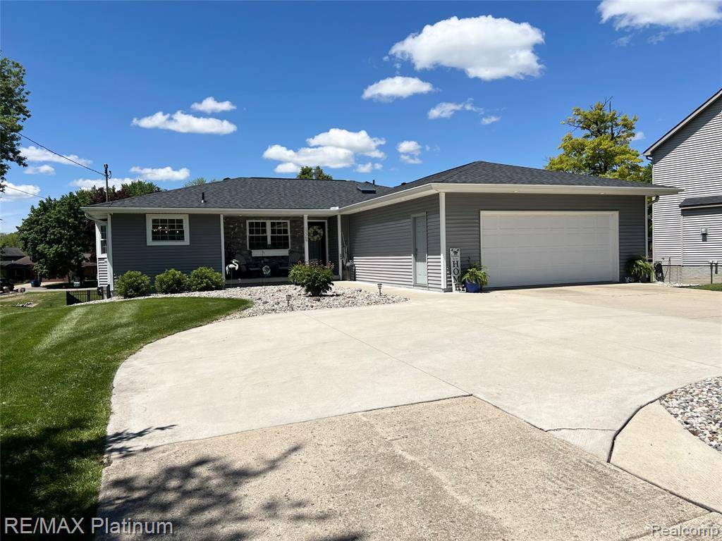 Fenton, MI 48430 1176,13368 N Fenton Road