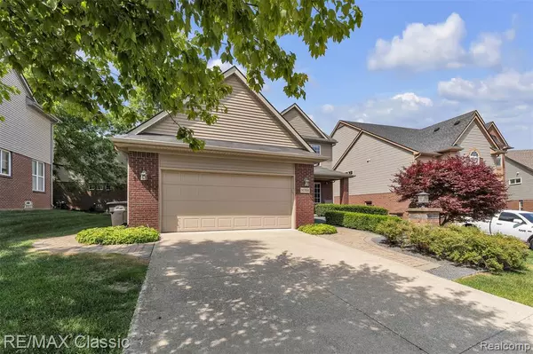 Northville, MI 48168 6832,50306 Cressnut Court