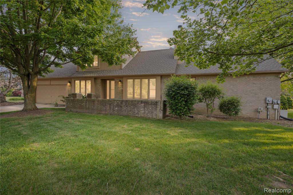 5805 Dawn Ridge Drive, Troy, MI 48098 5117