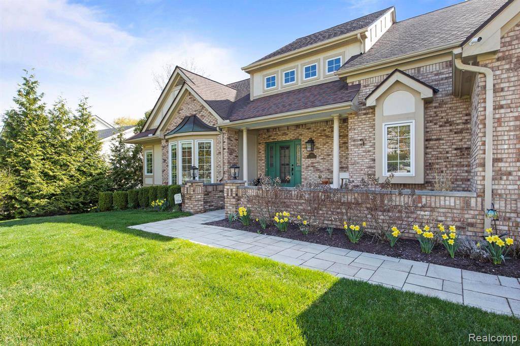 Northville, MI 48167 1071,900 MCDONALD Drive