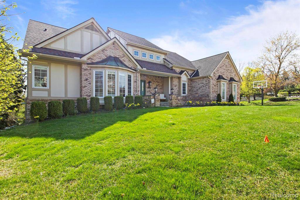 Northville, MI 48167 1071,900 MCDONALD Drive