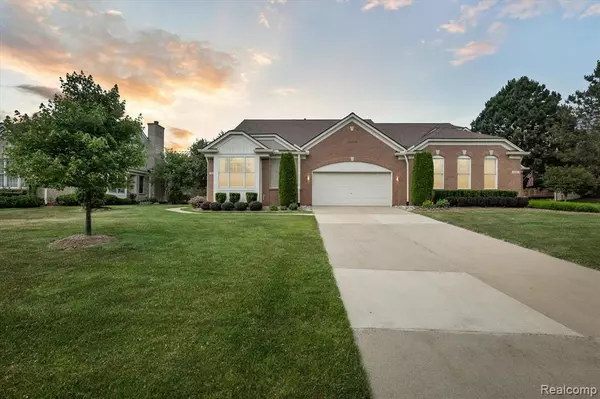 1921 Dunham Drive,  Rochester,  MI 48306 4808