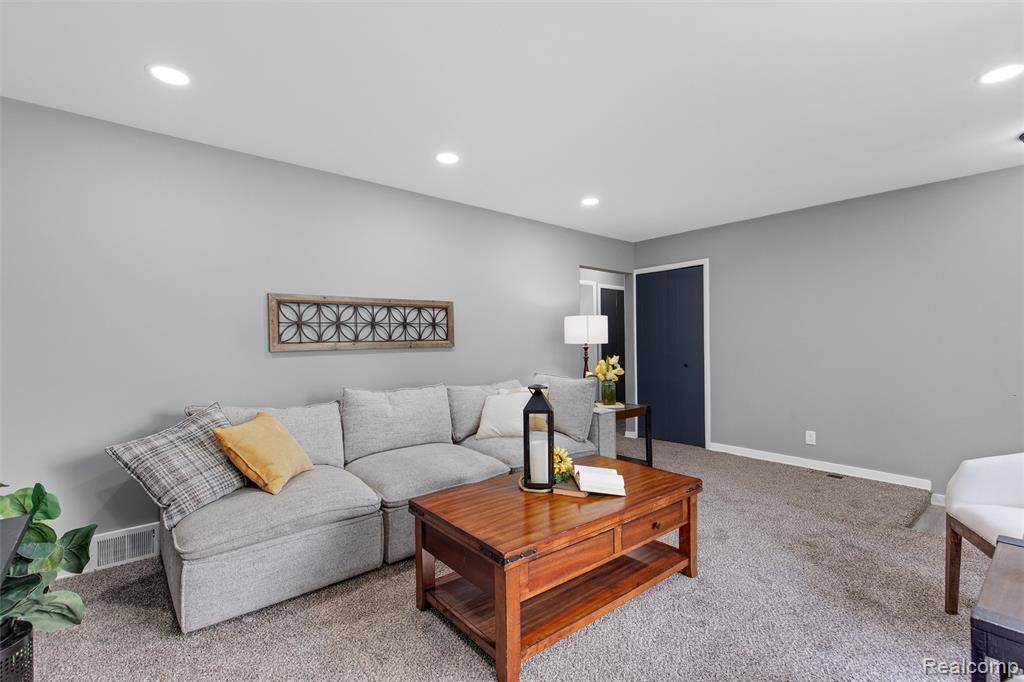 Oak Park, MI 48237 1149,14671 Labelle Street