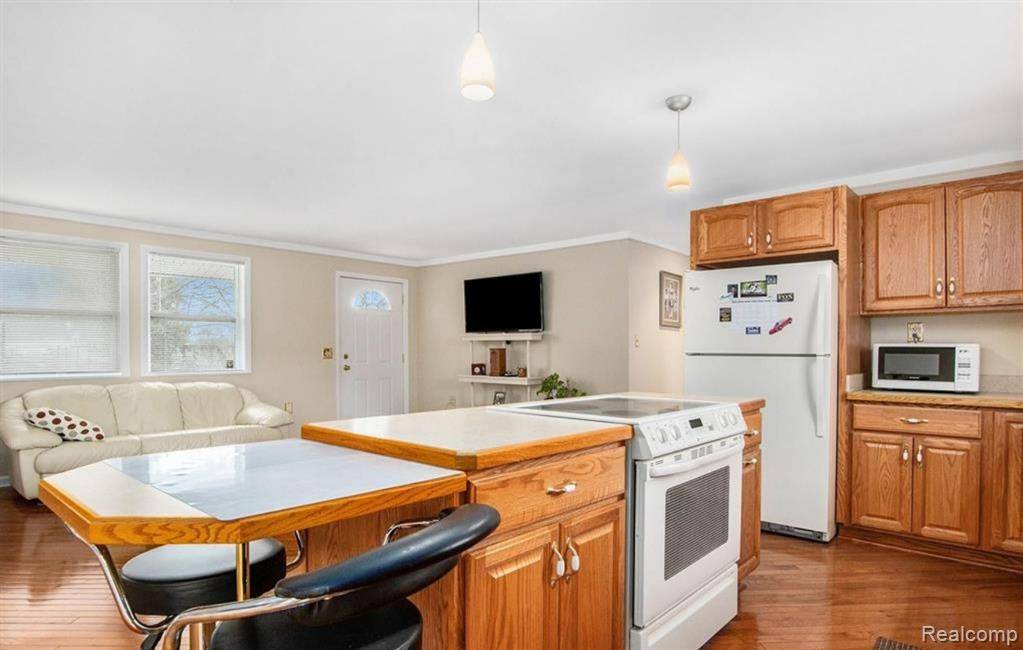 Waterford, MI 48328 1634,2345 Marwood Drive