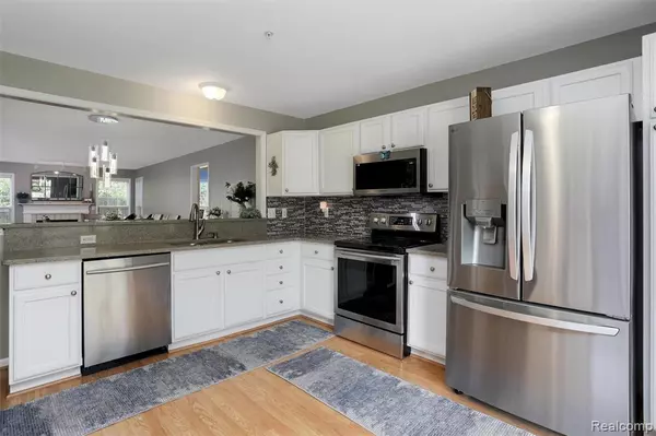 Novi, MI 48377 2633,28185 Carlton Way Drive