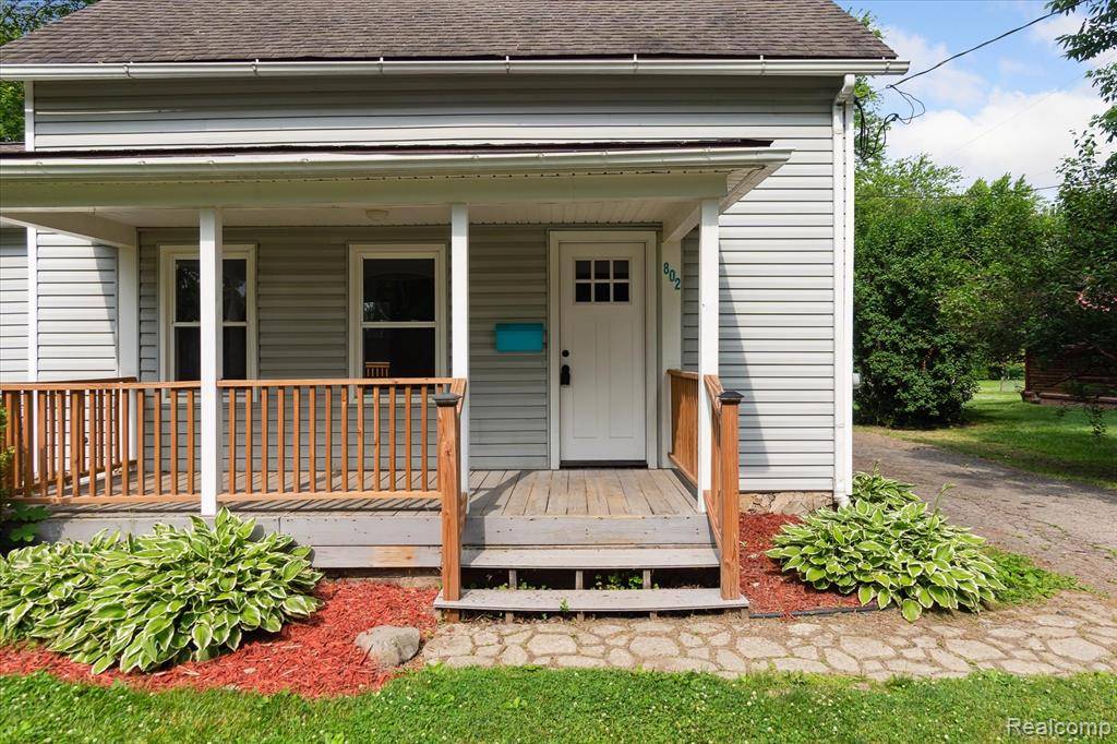 Howell, MI 48843 1568,802 Alger Street