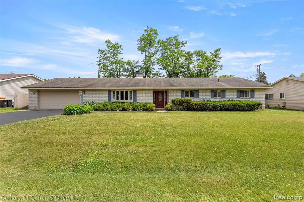 Commerce Twp, MI 48390 2662,2138 Metzner Road