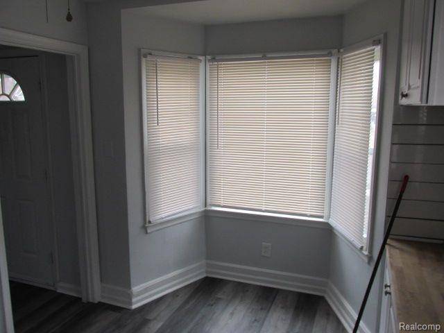 Lincoln Park, MI 48146 4242,953 NEW YORK Avenue