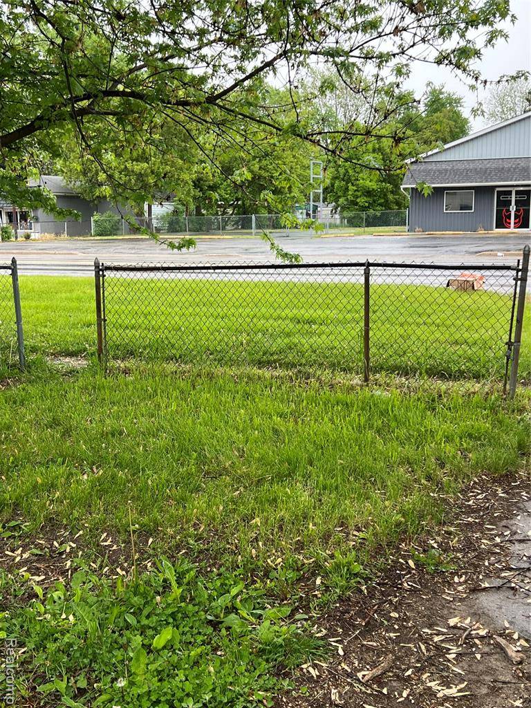 Flint, MI 48507 2473,4172 Fenton Road