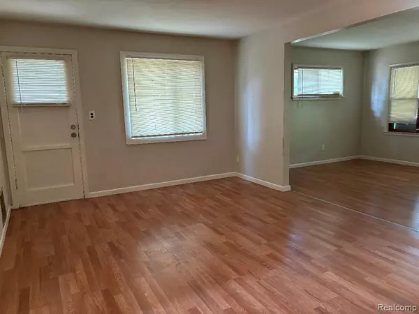 Westland, MI 48186 4704,31612 Antrim Court