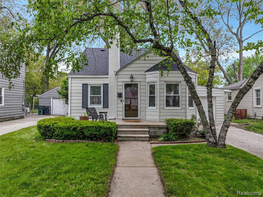 1605 N Vermont Avenue, Rochester, MI 48067 1461