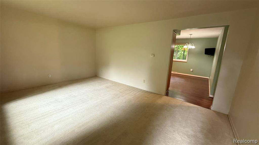 Fort Gratiot, MI 48059 4118,3759 Grant Avenue