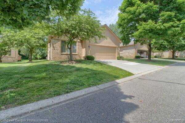 Farmington Hills, MI 48335 4697,35193 Knollwood Lane