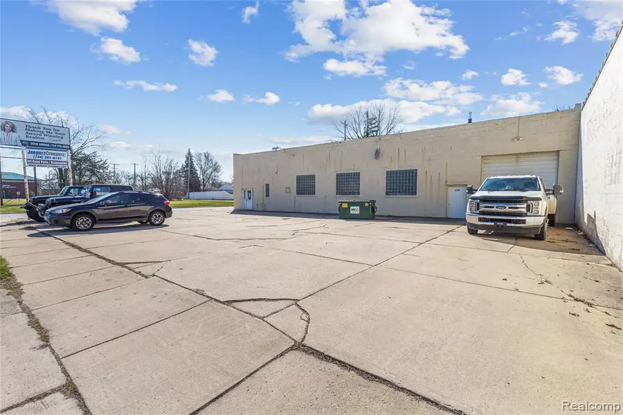 1601 Eureka Avenue, Wyandotte, MI 48192